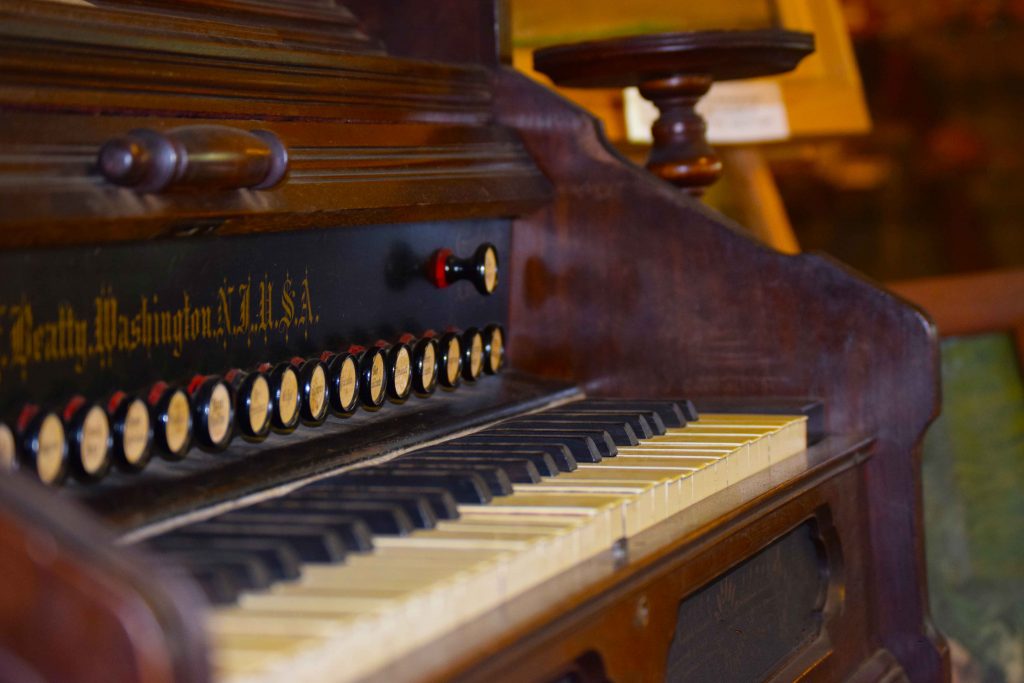 Beatty organ on display near Corvallis, Oregon