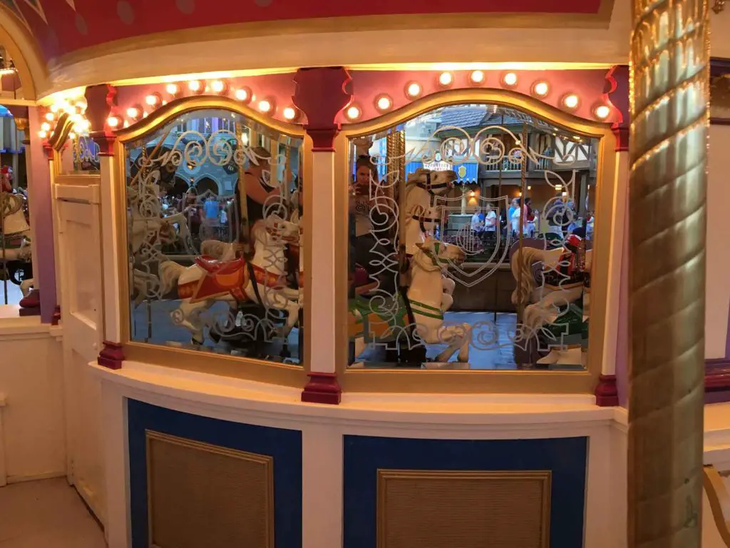 mirror decor on the carousel