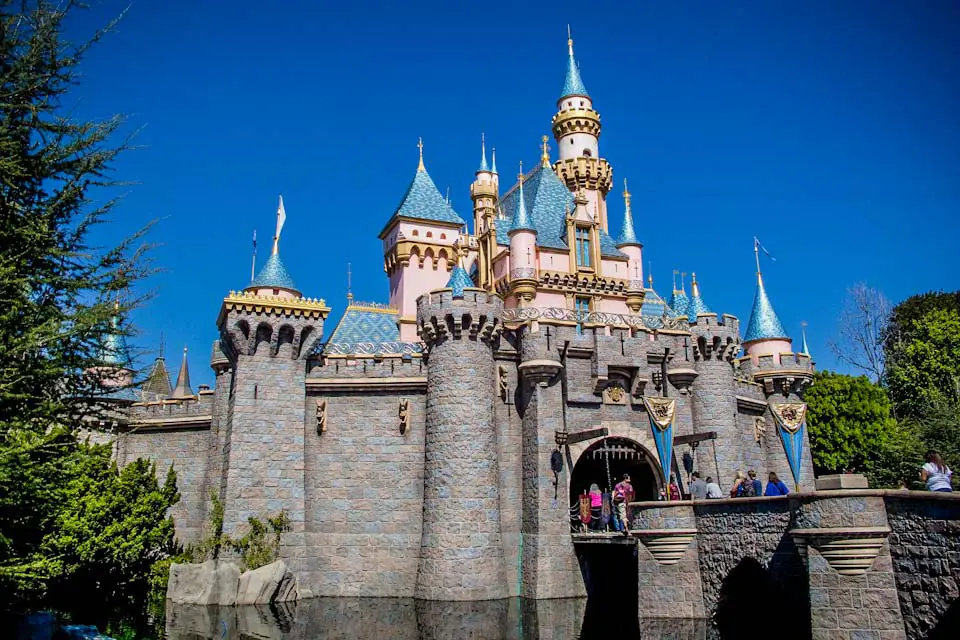 Disney World castle vs Disneyland castle, Disneyland's castle is pink