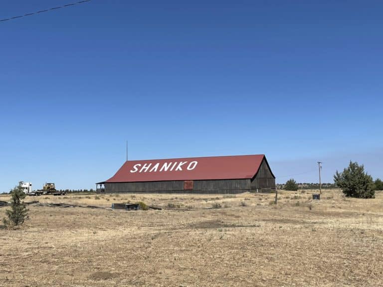 ghost towns in Central Oregon like Shaniko can be a fun place to visit