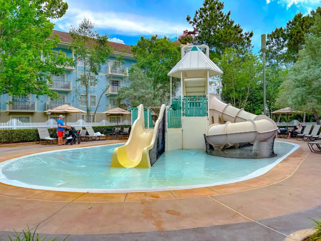 splash pad and children's pool area at Saratoga Springs Paddock Pool area.