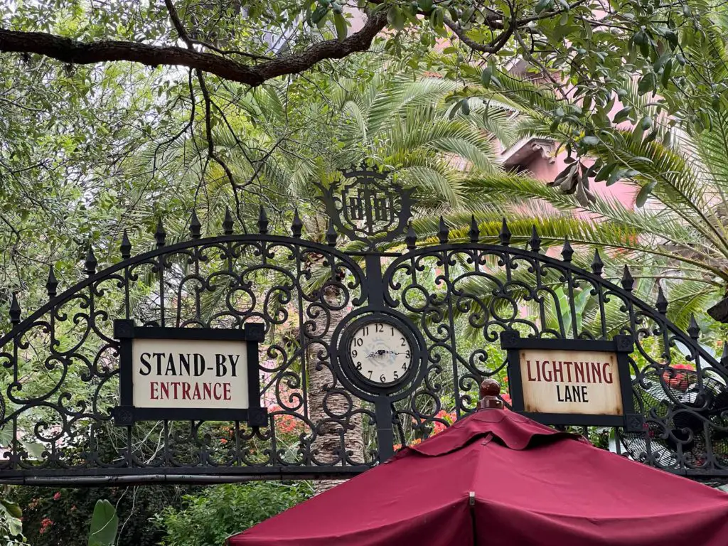 Entrance to Disney World Tower of Terror showing regular line queue and one for Genie+