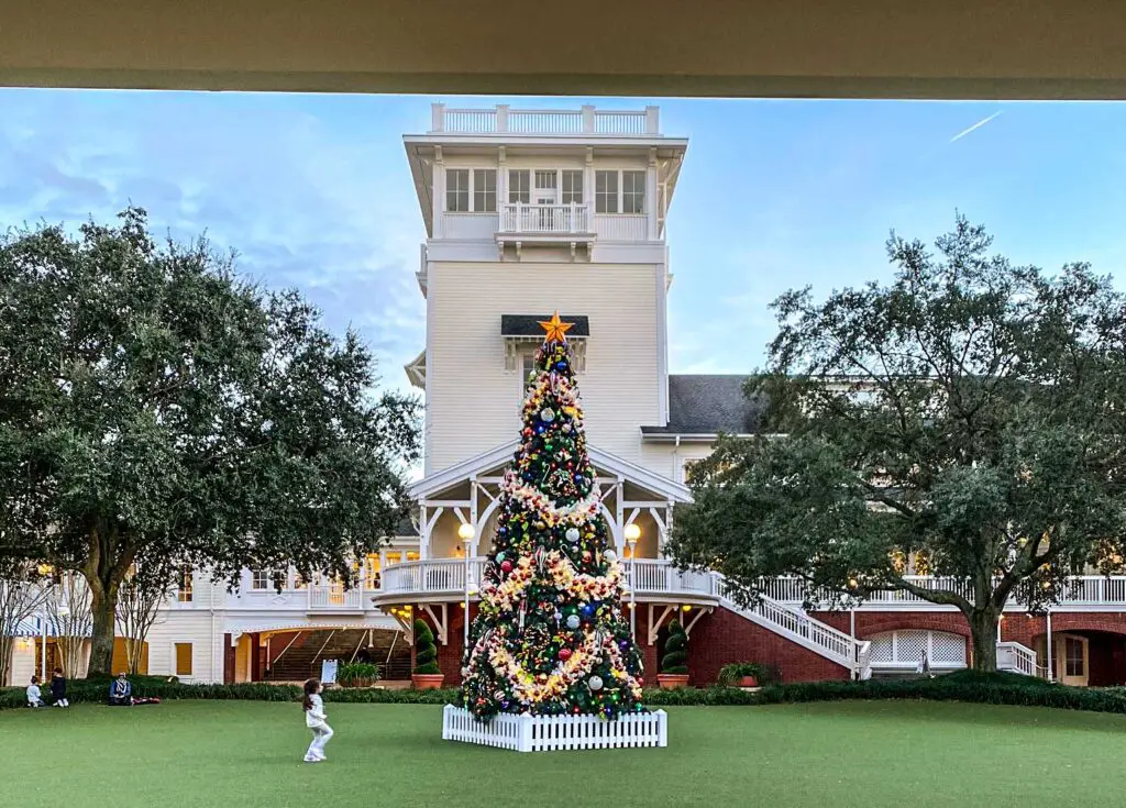 Disney Boardwalk Inn decorated at Christmas