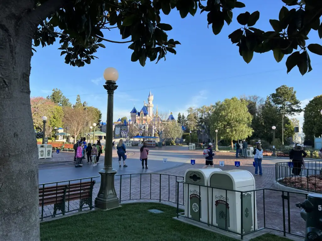 Guests line up to wait for early entry hours on a Disneyland vacation.