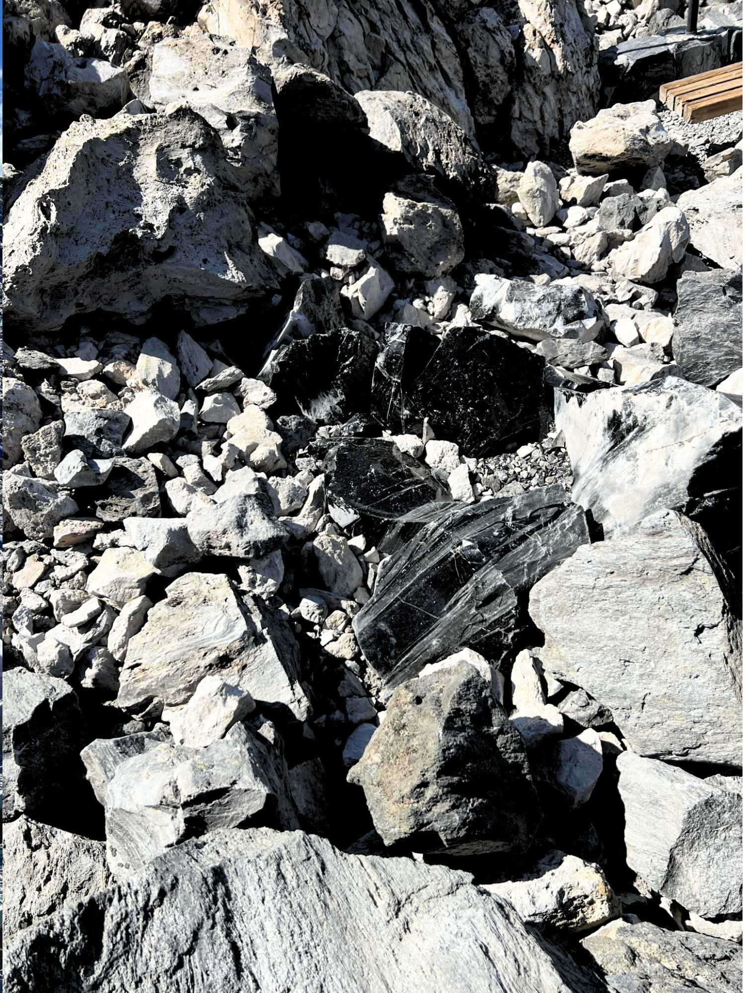 Obsidian seen up close at the Big Obsidian Flow