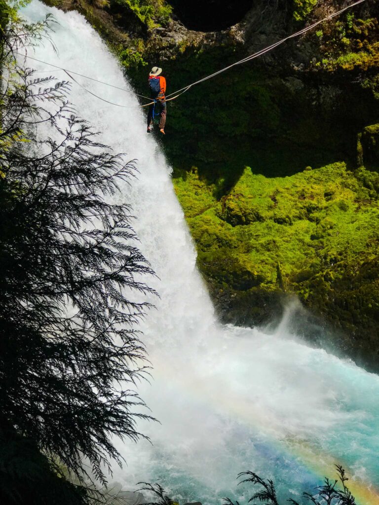 Slackliner sahalie falls