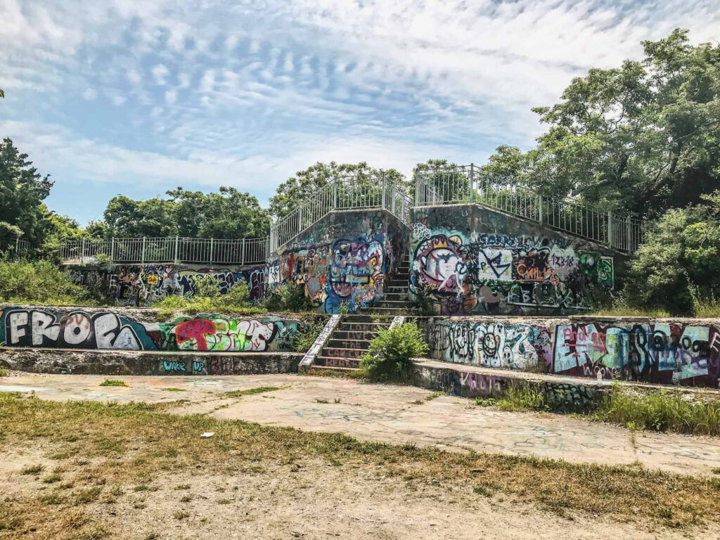 Fort Wetherill Jamestown's abandoned remains