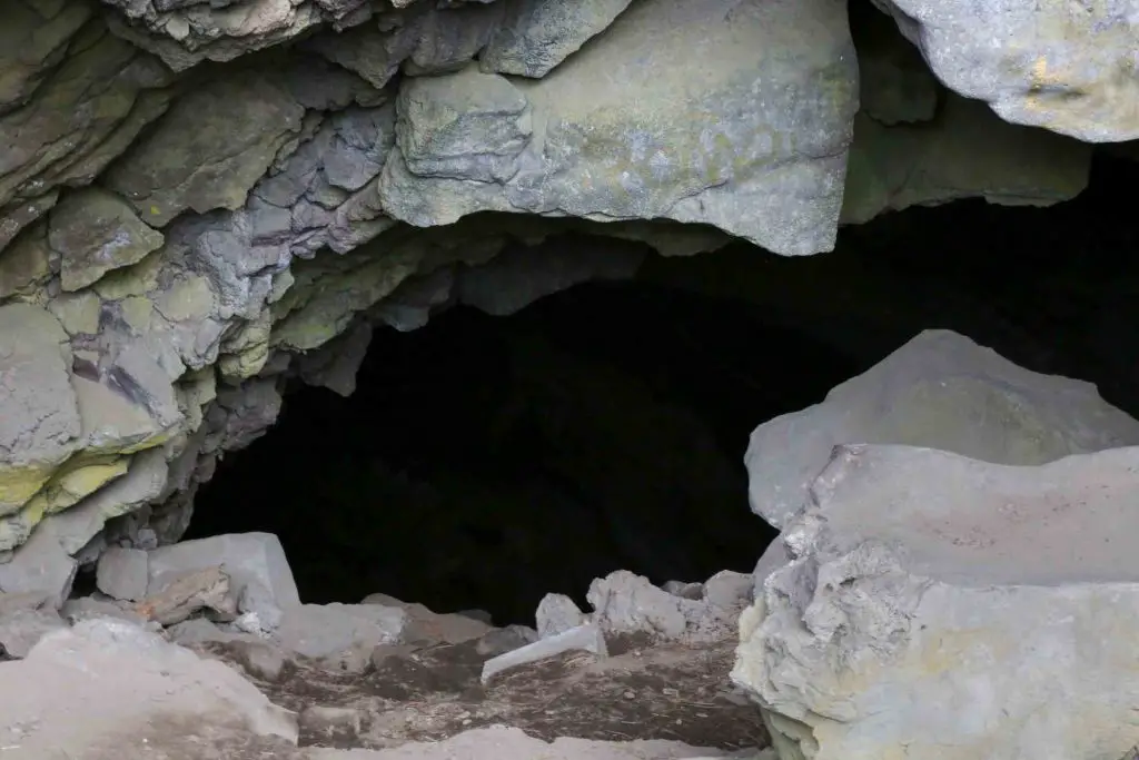 Slight opening in rocks creating the entrance to Arnold Ice Cave lava cave