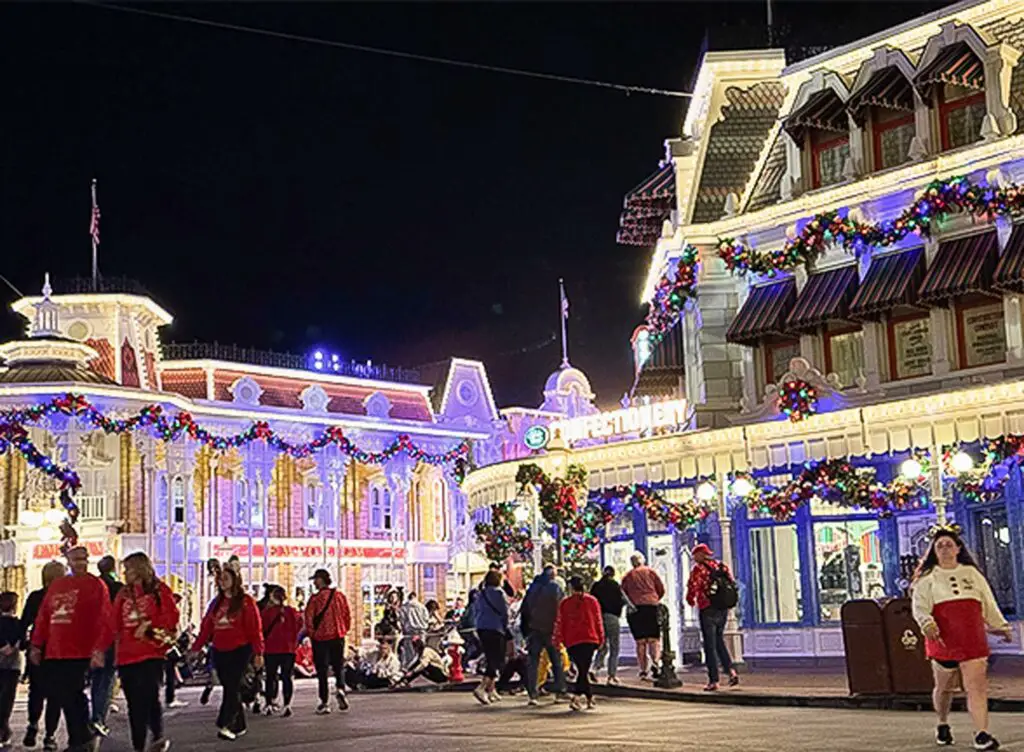 mickey very merry christmas main street