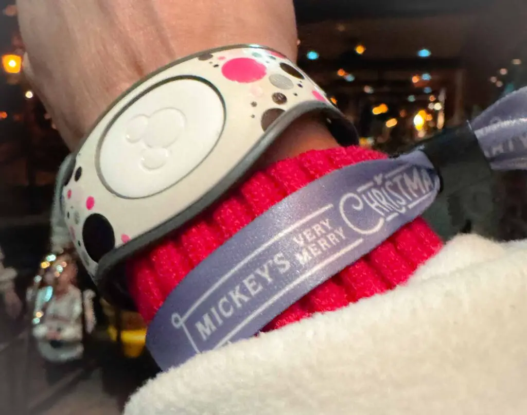 mickey very merry christmas wristband