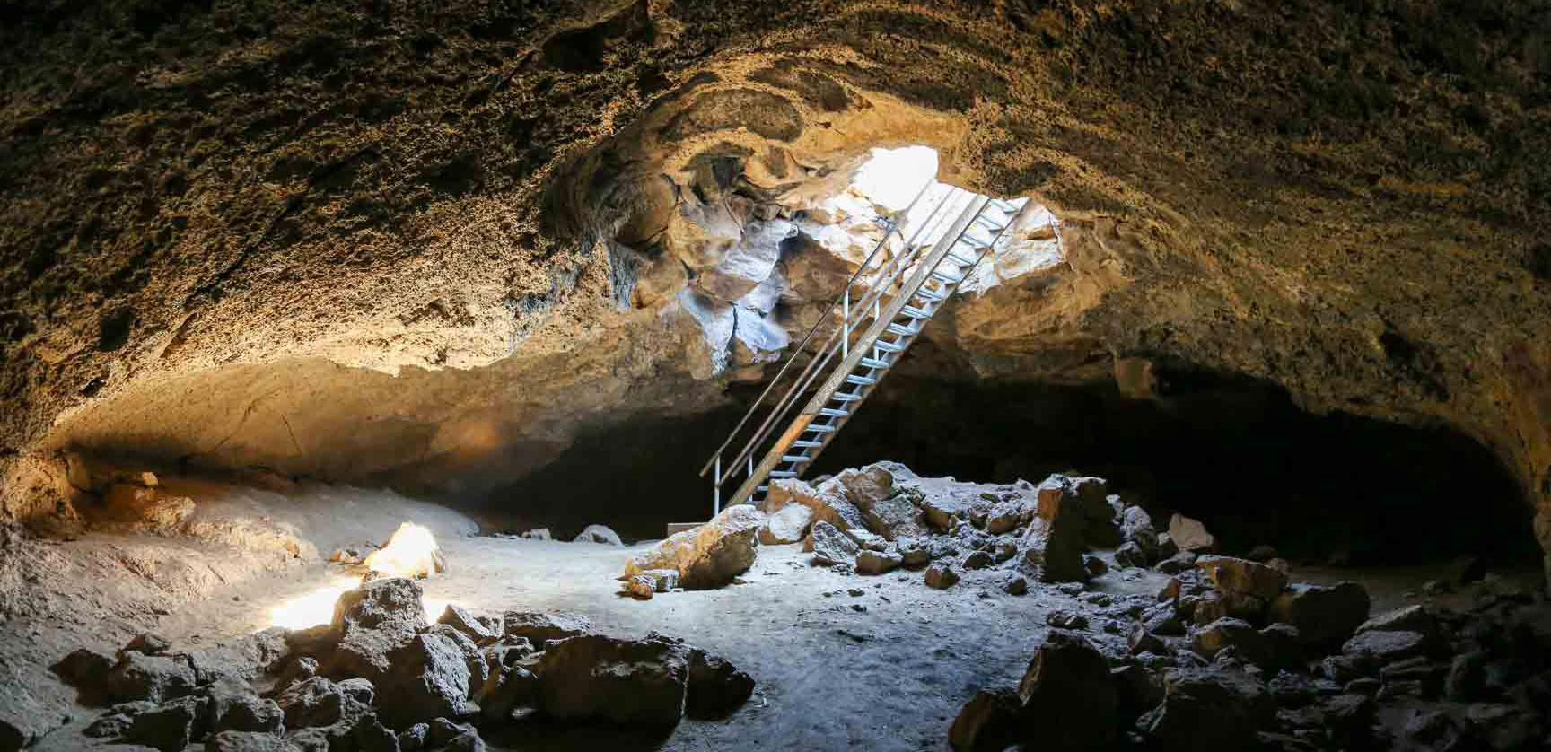 inside Boyd cave, part of the Bend lava caves