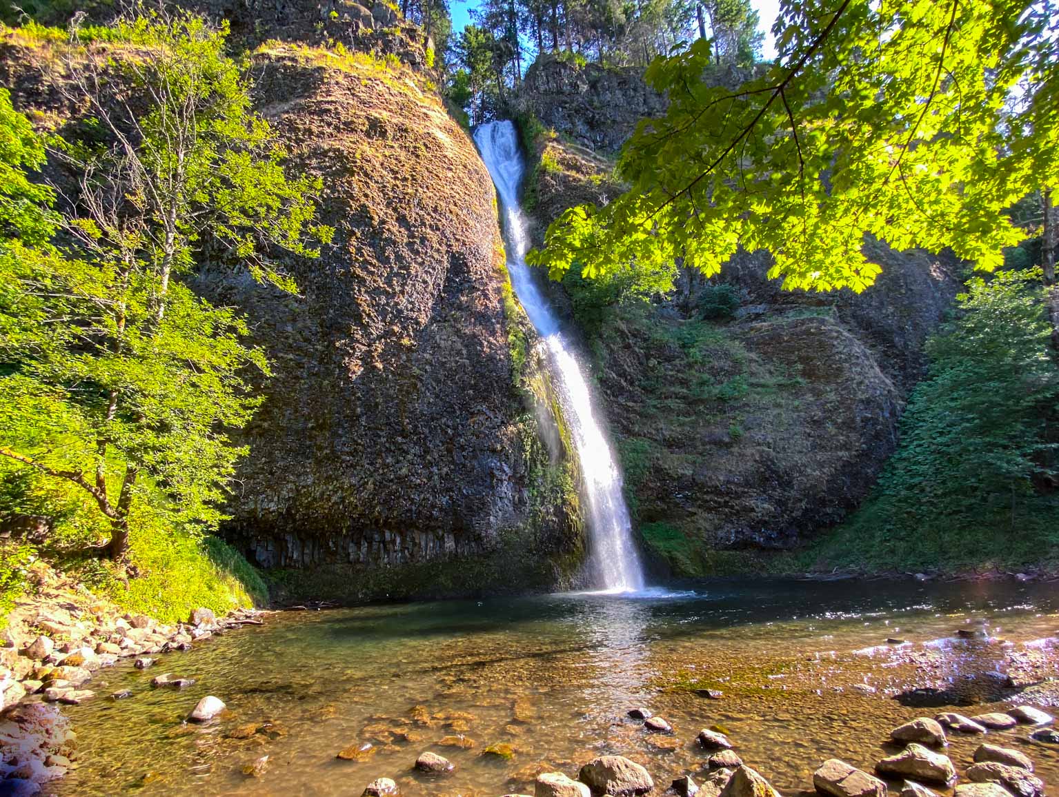 Horsetail falls Oregon from viewpoint